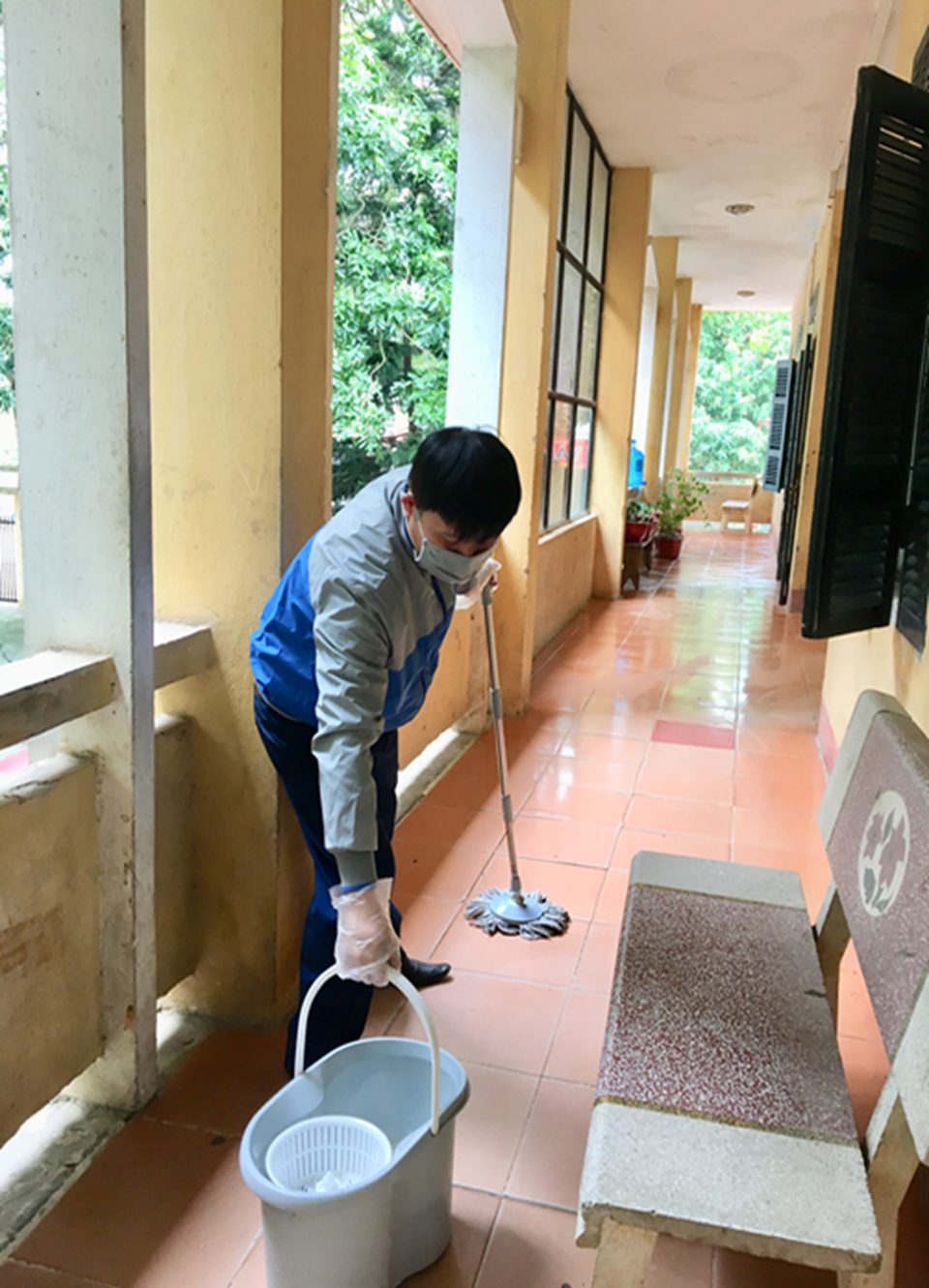 Học sinh Vĩnh Phúc viết về “người thầy dũng sĩ” trong “bão dịch” Covid-19 - 4 Học sinh Vĩnh Phúc viết về “người thầy dũng sĩ” trong “bão dịch” Covid-19 - 4