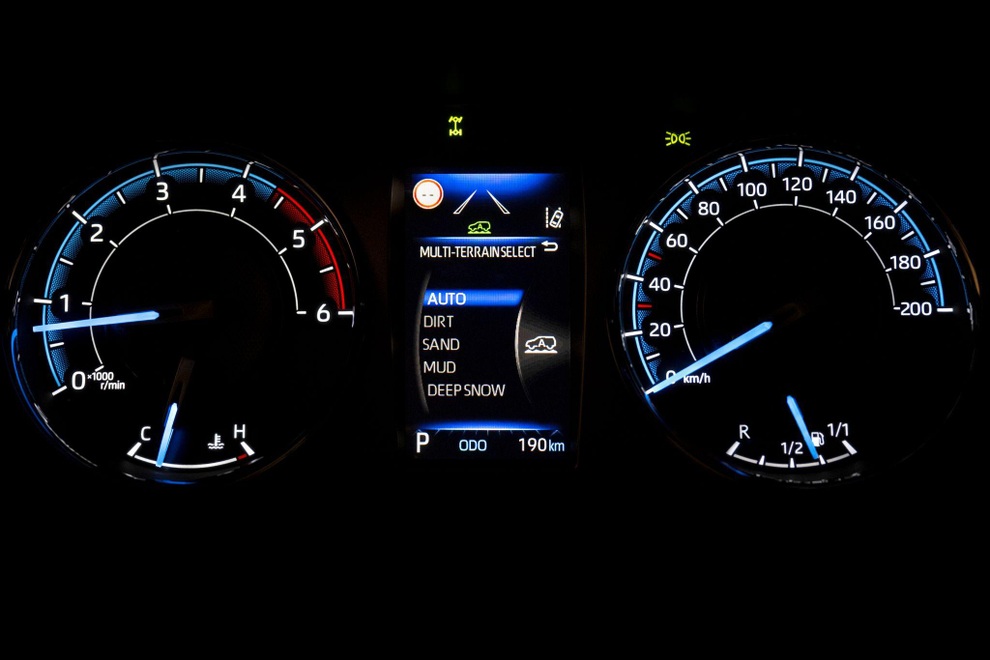 Toyota Fortuner 2025 hybrid ra mắt: Có hệ thống off-road như Land Cruiser - 3 Toyota Fortuner 2025 hybrid ra mắt: Có hệ thống off-road như Land Cruiser - 3