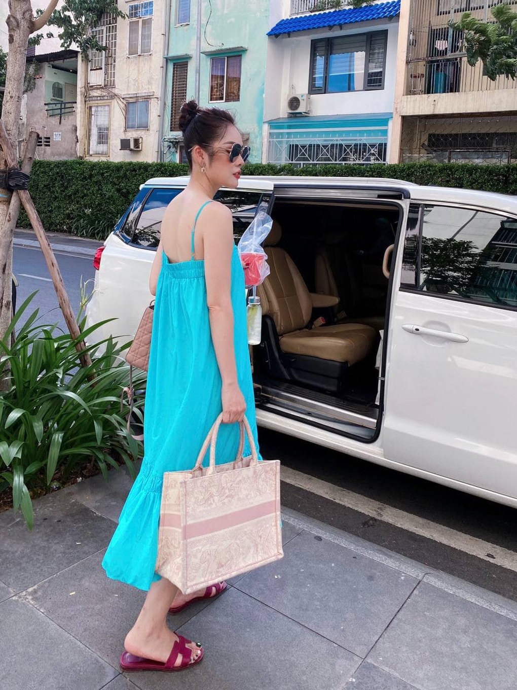 Trước khi nợ nần, Dương Cẩm Lynh từng sống sang chảnh, ở biệt thự 200m2 - 4 Trước khi nợ nần, Dương Cẩm Lynh từng sống sang chảnh, ở biệt thự 200m2 - 4