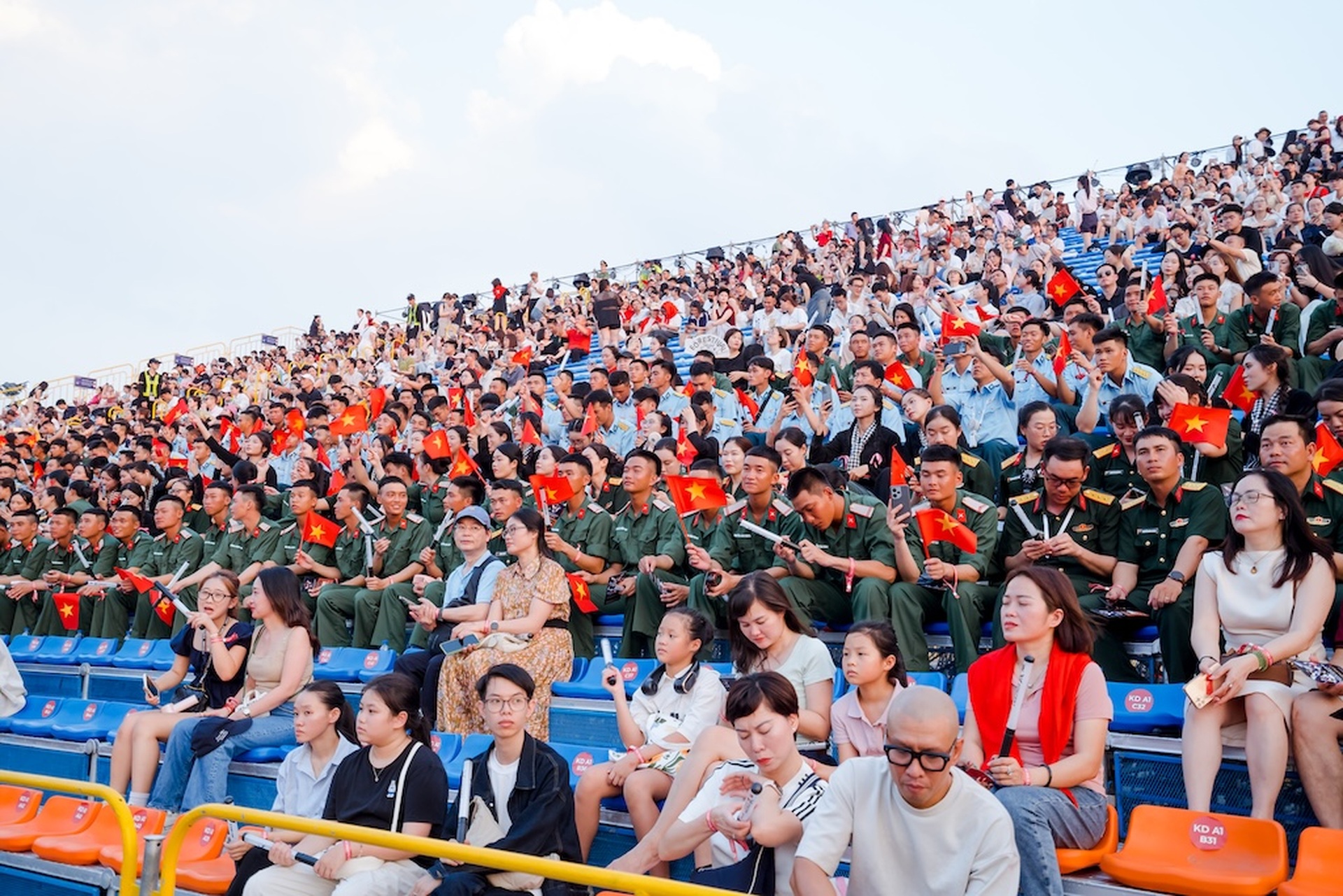 “V-Concert Rạng rỡ Việt Nam” kích hoạt Trung tâm Triển lãm Việt Nam - 2 “V-Concert Rạng rỡ Việt Nam” kích hoạt Trung tâm Triển lãm Việt Nam - 2