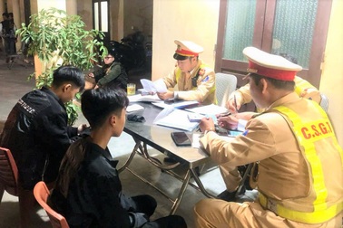 Công an mạnh tay xử lý thanh thiếu niên gây rối trên đường phố