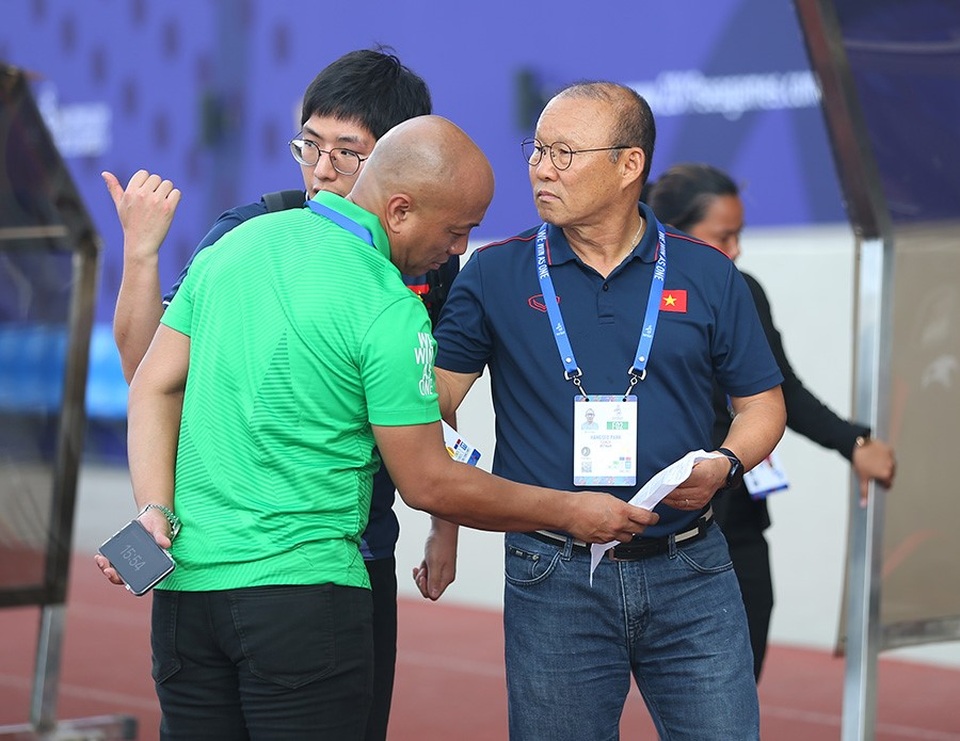 HLV Park Hang Seo phát hiện U22 Brunei tráo người - 2 HLV Park Hang Seo phát hiện U22 Brunei tráo người - 2