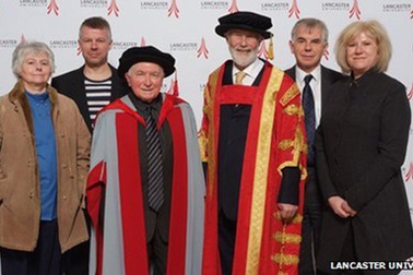 Cụ ông 90 tuổi lấy bằng tiến sỹ