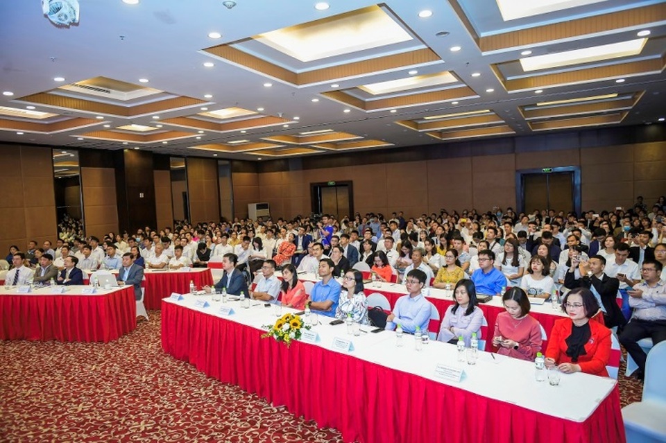 Vingroup trao học bổng gần 40 tỷ đồng đào tạo thạc sĩ, tiến sĩ Khoa học công nghệ - 4 Vingroup trao học bổng gần 40 tỷ đồng đào tạo thạc sĩ, tiến sĩ Khoa học công nghệ - 4