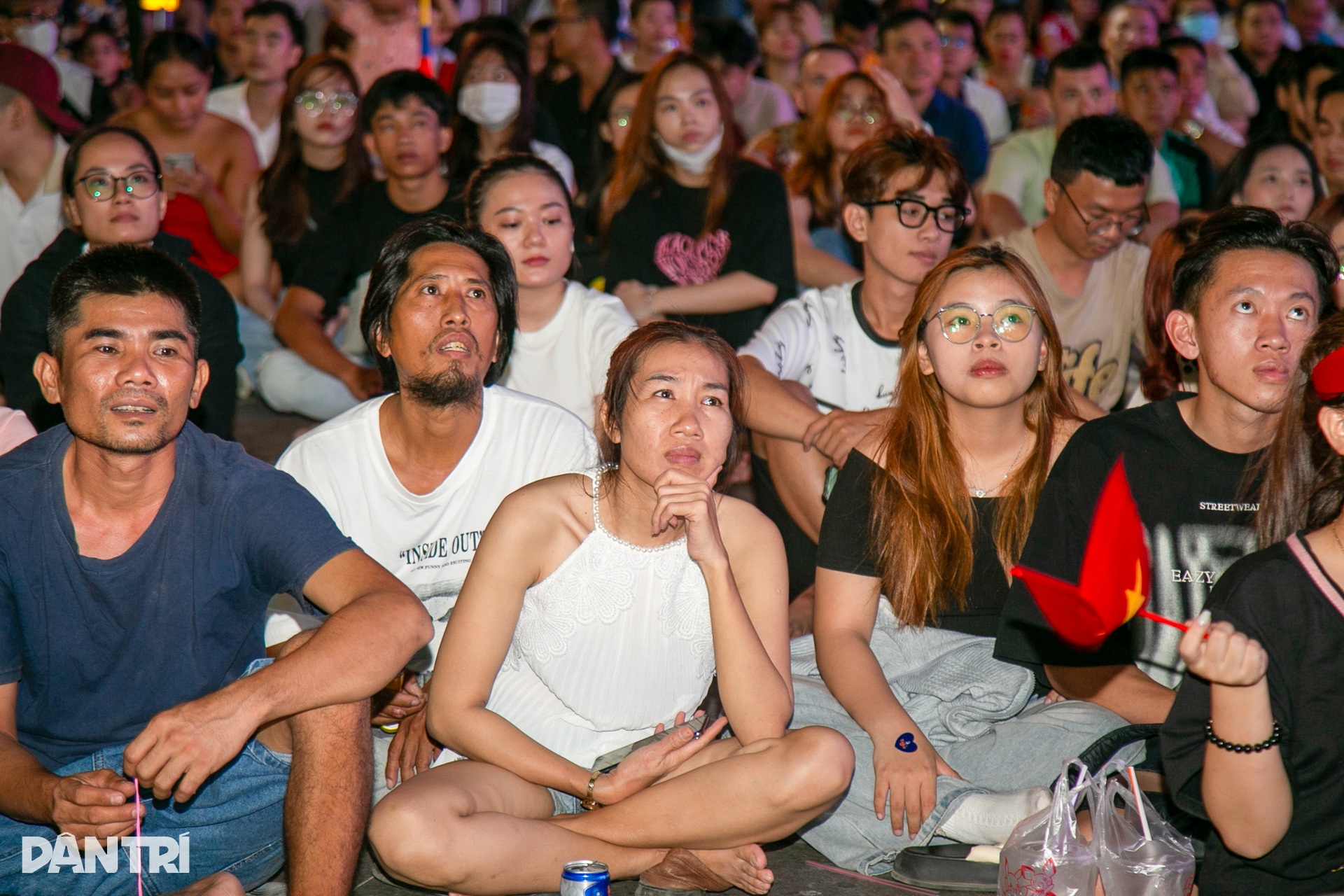 Đủ kiểu thất vọng của người hâm mộ sau trận thua của tuyển Việt Nam - 14 Đủ kiểu thất vọng của người hâm mộ sau trận thua của tuyển Việt Nam - 14