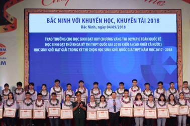 Bắc Ninh: Trao thưởng hơn 1,7 tỷ đồng đến gần 300 cá nhân xuất sắc