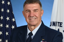 Tư lệnh Tuần duyên Mỹ cam kết hợp tác chặt chẽ với Việt Nam đảm bảo an ninh biển