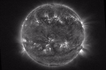 "Vết đen mặt trời" phóng quả cầu plasma về phía Trái Đất