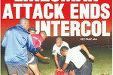 Trọng tài biên lao vào tẩn nhau với CĐV quá khích