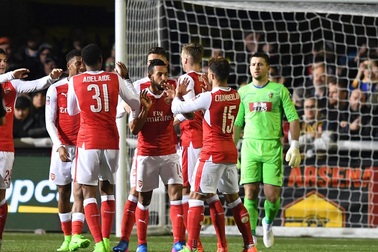 Arsenal dễ dàng giành tấm vé cuối vào tứ kết FA Cup