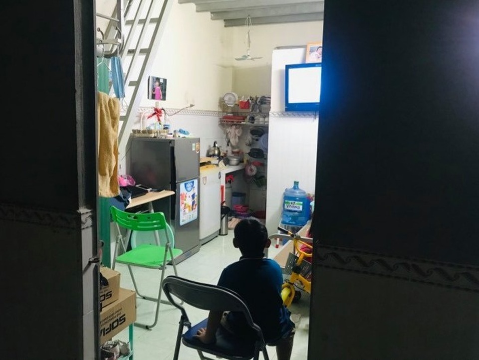 Con nhỏ nghỉ tránh dịch Covid-19, bố mẹ Sài Gòn bật khóc: Tôi đuối rồi! - 4 Con nhỏ nghỉ tránh dịch Covid-19, bố mẹ Sài Gòn bật khóc: Tôi đuối rồi! - 4