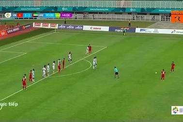 Minh Vương sút phạt nguy hiêm ở phút bù giờ thứ năm