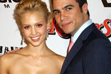 Jessica Alba chia tay người yêu