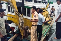 Truy quét tàu cá hành nghề bất hợp pháp, quyết gỡ “thẻ vàng”