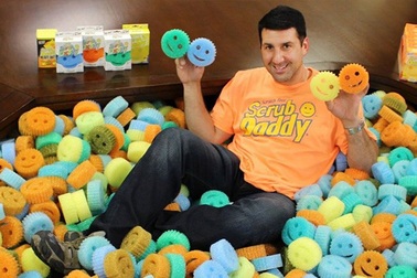 Bán miếng cọ rửa, được đầu tư ngay 200.000 USD