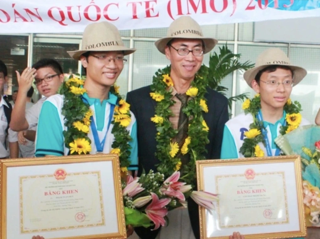 เด็กหนุ่มทองคณิตศาสตร์ของเวียดนามเกษียณแล้ว - 1 Cậu bé vàng toán học Việt Nam nghỉ hưu - 1