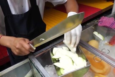 Màn cắt gọt hoa quả điêu luyện như ninja thu hút hơn 15 triệu lượt xem