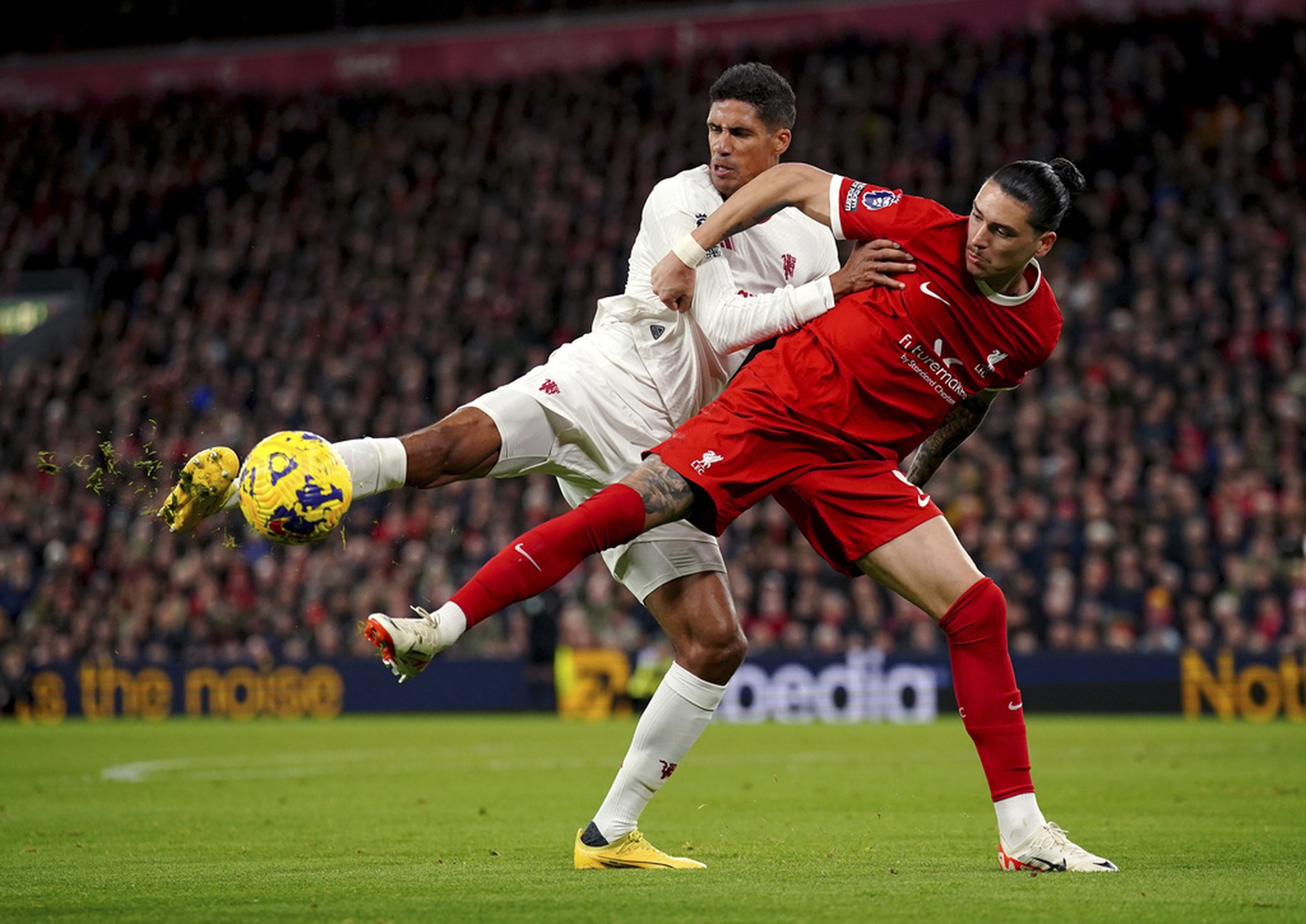 Man Utd: Cú sốc ở Anfield và Ten Hag chưa thoát giông bão - 3