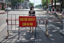 Đà Nẵng: Phong tỏa, phun khử khuẩn quanh khu vực quán bar New Phương Đông