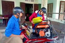 Đội nắng bơm nước miễn phí giúp dân sau bão Noru