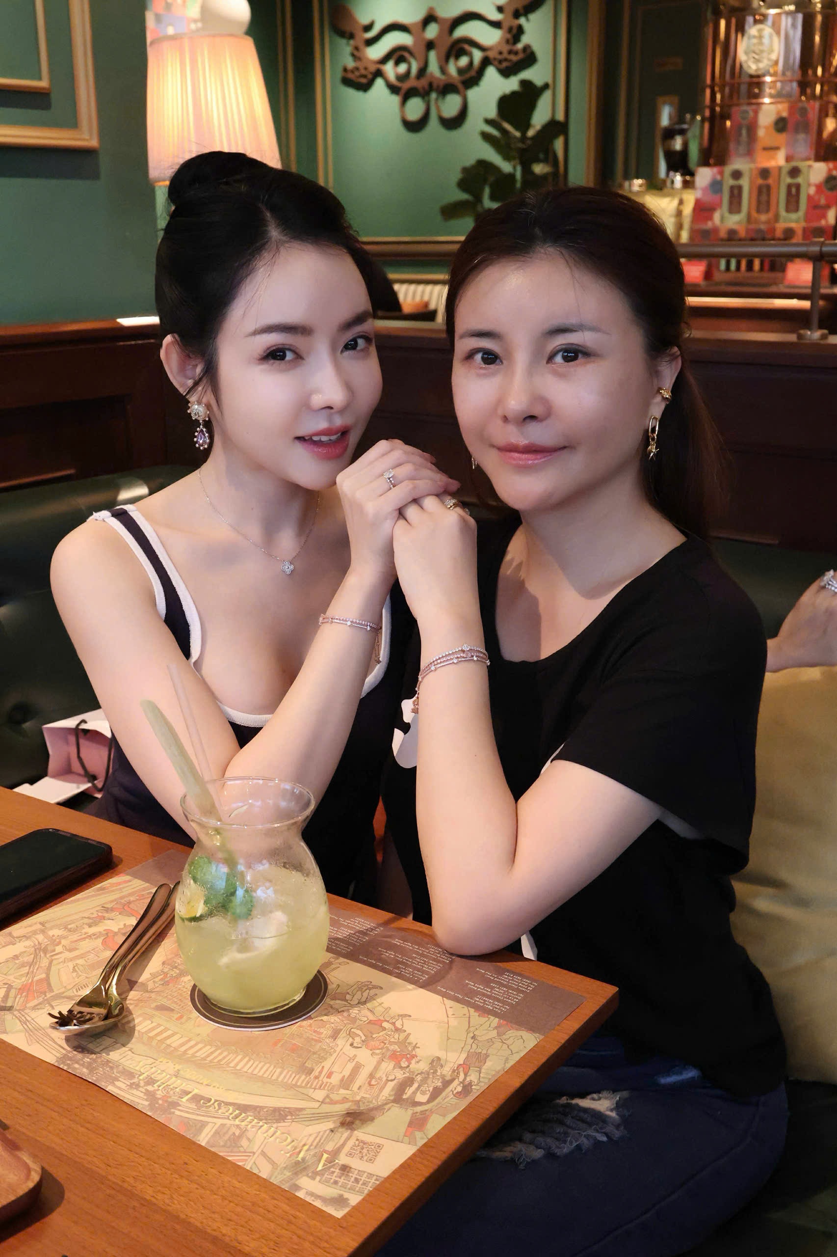 NSƯT Kim Oanh chi hơn 1 tỷ đồng phẫu thuật thẩm mỹ: Không ngờ hot thế” - 1