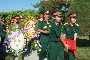 Truy điệu, cải táng 18 hài cốt liệt sĩ trong kháng chiến chống Mỹ
