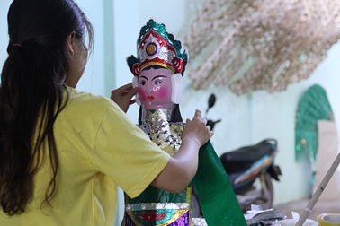 Thâm nhập thủ phủ sản xuất “osin, chân dài” cho người cõi âm