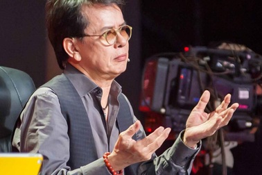 Nhạc sĩ Đức Huy gây tranh cãi khi nhận xét thí sinh “bóp chết” bài hát