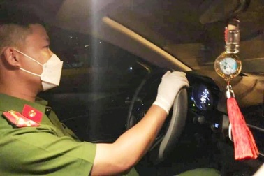 "Người chồng bất đắc dĩ" đưa bà bầu ở khu phong tỏa đi sinh trong đêm