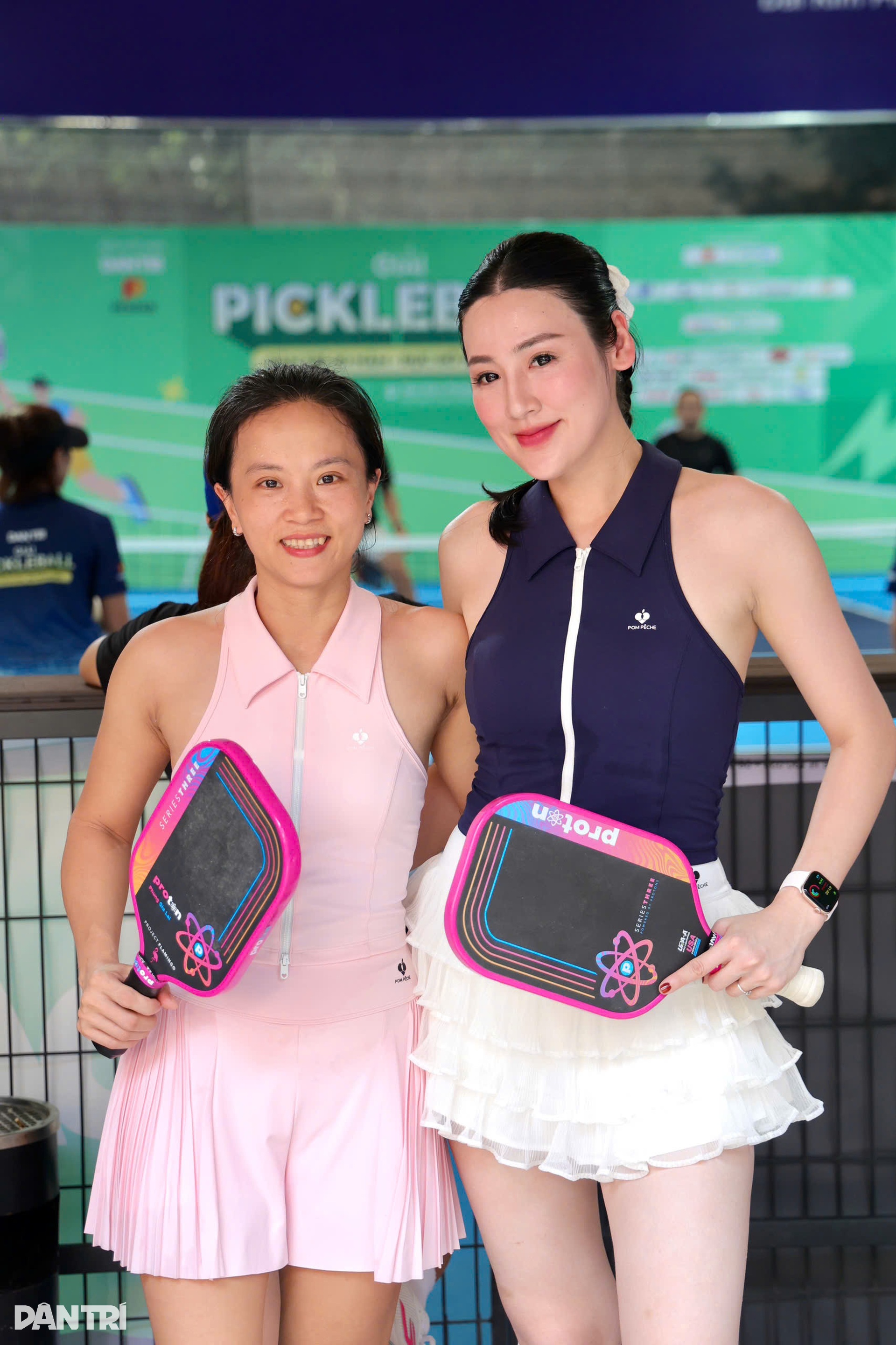 Á hậu Tú Anh khoe dáng gợi cảm đấu pickleball, chồng con cổ vũ nhiệt tình - 11