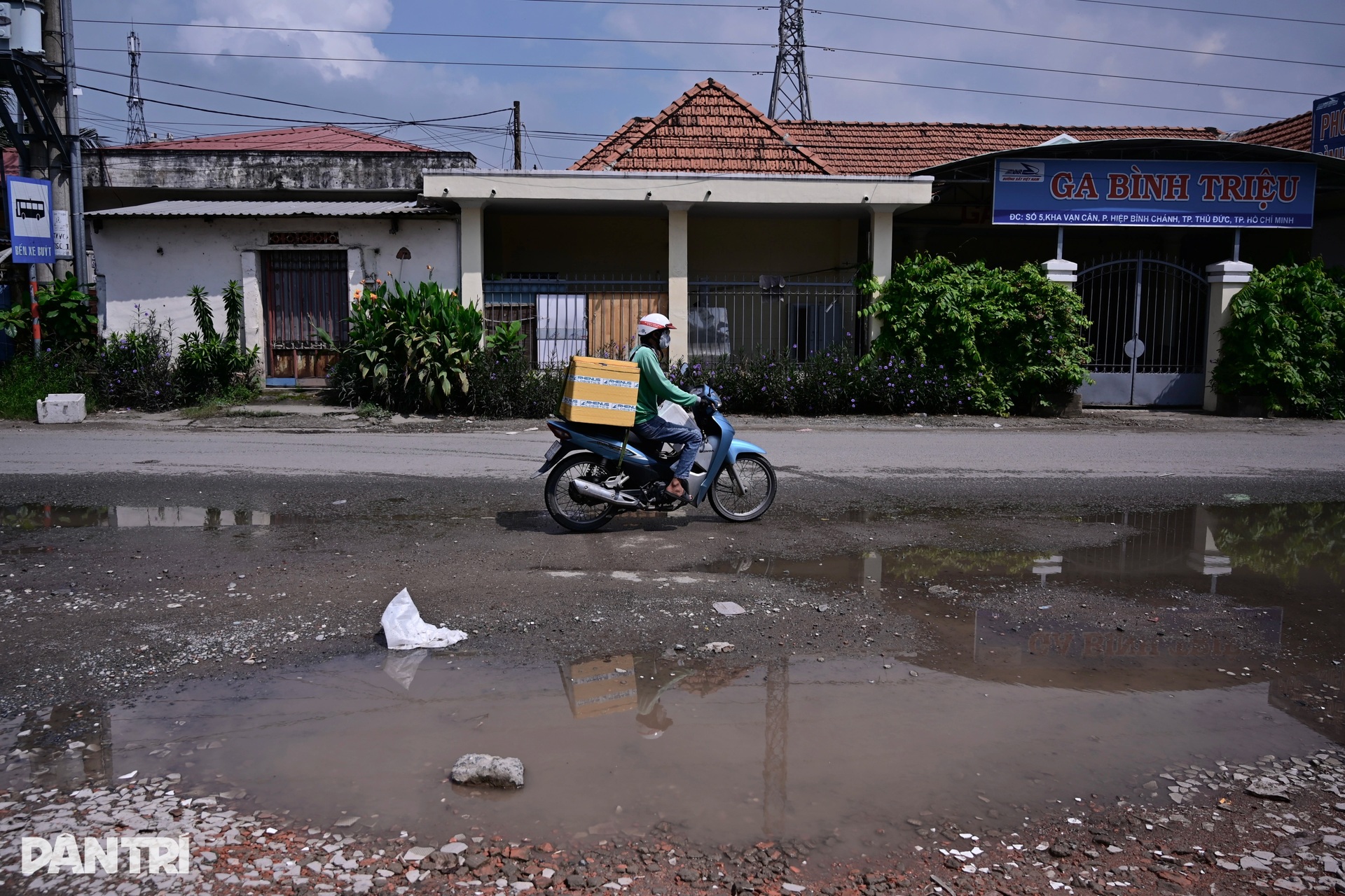 Tuyến đường được xem là điểm nóng về nạn xe dù, bến cóc ở TPHCM xuống cấp - 2 Tuyến đường được xem là điểm nóng về nạn xe dù, bến cóc ở TPHCM xuống cấp - 2