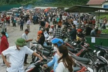 Chợ biên giới lớn nhất Nghệ An hoạt động trở lại sau 2 năm đóng cửa