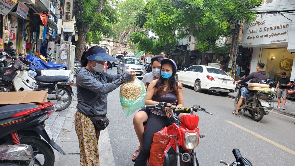 Kiếm tiền triệu từ bán bỏng ngô dịp Rằm tháng 7 - 5 Kiếm tiền triệu từ bán bỏng ngô dịp Rằm tháng 7 - 5