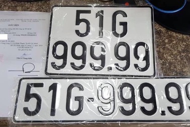 Người phụ nữ bấm trúng biển số siêu đẹp 99999 cho chiếc BMW