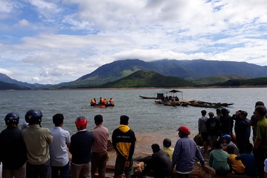 Nam sinh lớp 9 đuối nước khi tắm ở lòng hồ thuỷ điện