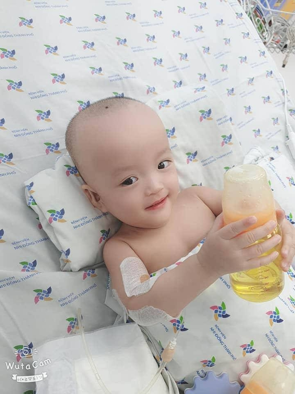 Nụ cười tràn sức sống của cặp Song Nhi sau tách dính - 2 Nụ cười tràn sức sống của cặp Song Nhi sau tách dính - 2