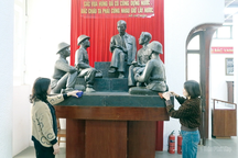 Hình ảnh Bác Hồ ở Đền Hùng