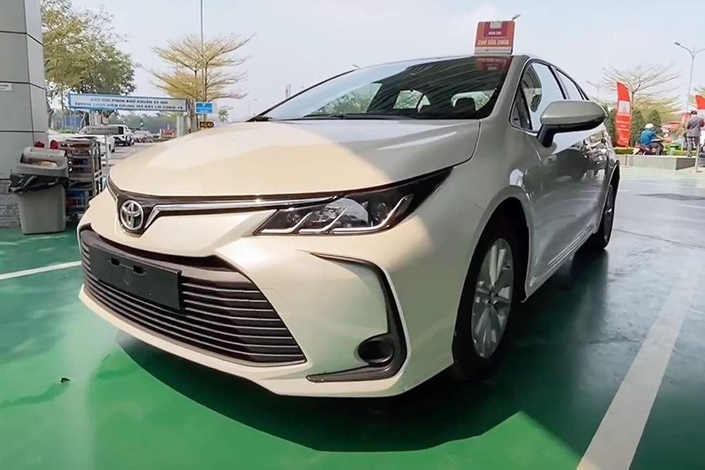 Corolla Altis được đại lý khuyến mại 70 triệu đồng, sẵn sàng chờ bản mới - 2 Corolla Altis được đại lý khuyến mại 70 triệu đồng, sẵn sàng chờ bản mới - 2