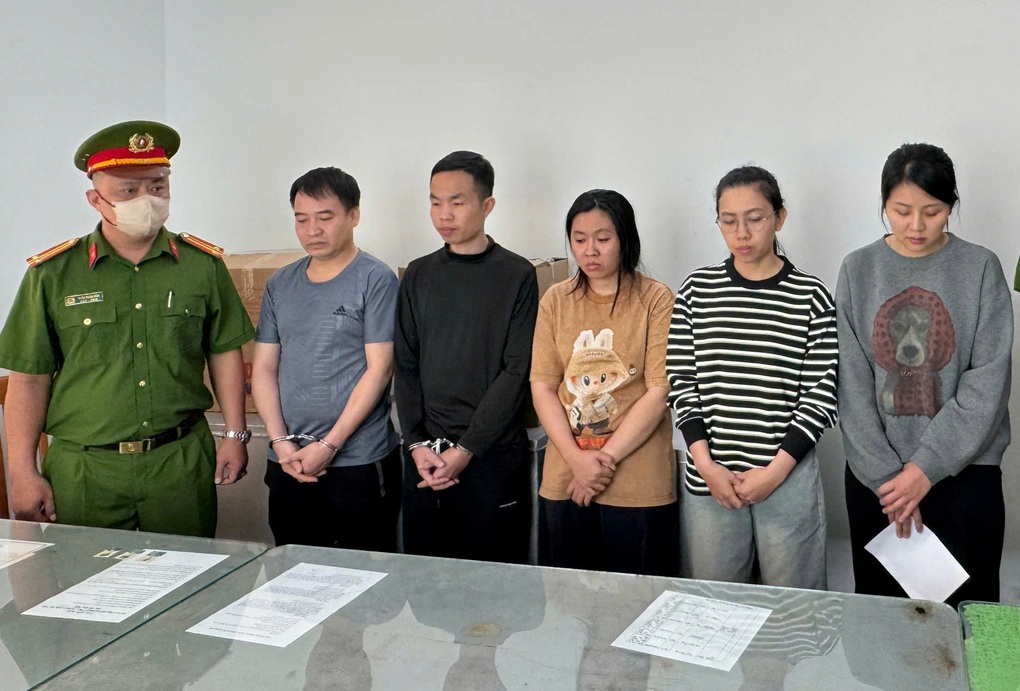 Triệt phá đường dây nhập khẩu hàng hóa trái phép trị giá tiền tỷ về TPHCM - 1