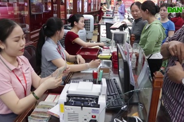 Giá vàng tăng kỷ lục, người dân đổ xô đi bán kiếm lời