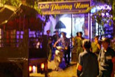 TPHCM: Kiểm tra đồng loạt quán cà phê đèn mờ tại quận 8 