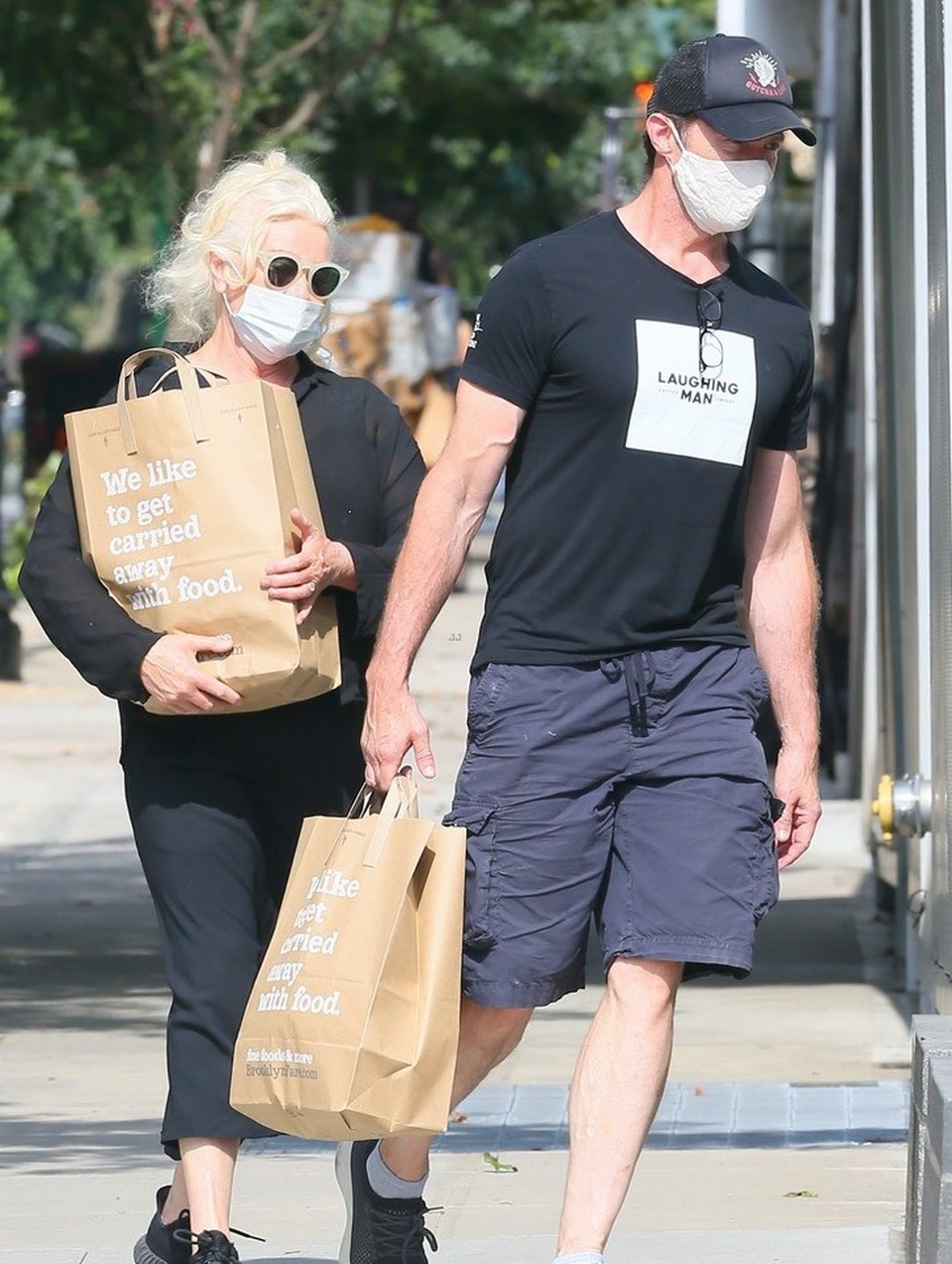 Người sói Hugh Jackman đi tắm biển cùng vợ hơn 13 tuổi - 7 Người sói Hugh Jackman đi tắm biển cùng vợ hơn 13 tuổi - 7