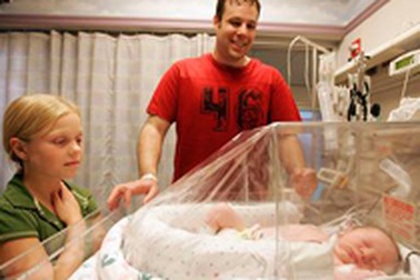 Hai bé sơ sinh và “sê-ri” số 8 thú vị