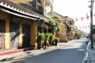 Ngày đầu năm trầm lặng nơi phố cổ Hội An