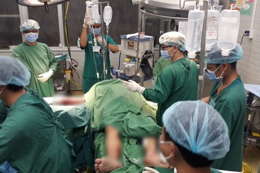 Nạn nhân bị cây đè tử vong vừa mất việc vì dịch Covid-19