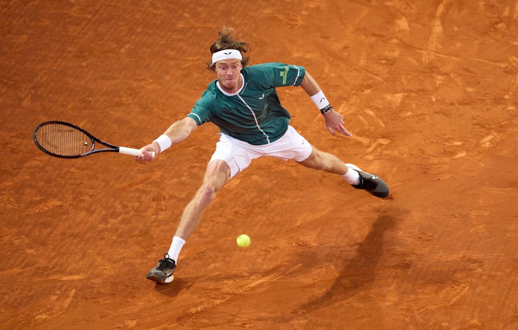 Alcaraz bị loại khỏi Madrid Open, Sinner bỏ cuộc - 2 Alcaraz bị loại khỏi Madrid Open, Sinner bỏ cuộc - 2