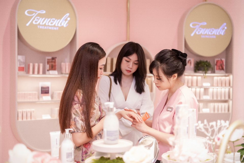 Sự kiện tặng quà 15 tỷ của ông lớn ngành mỹ phẩm - Dấu ấn thành công từ hình thức Marketing truyền miệng - 4 Sự kiện tặng quà 15 tỷ của ông lớn ngành mỹ phẩm - Dấu ấn thành công từ hình thức Marketing truyền miệng - 4