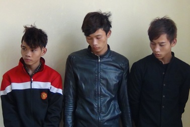 Bắt khẩn nhóm 9X chặn đường cướp của