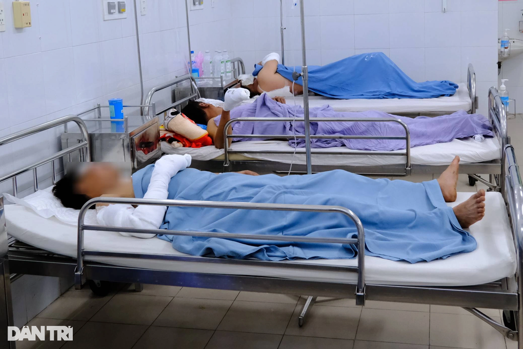Vụ nổ ở Nhà máy đóng tàu Dung Quất: 3 nạn nhân nguy kịch - 1 Vụ nổ ở Nhà máy đóng tàu Dung Quất: 3 nạn nhân nguy kịch - 1