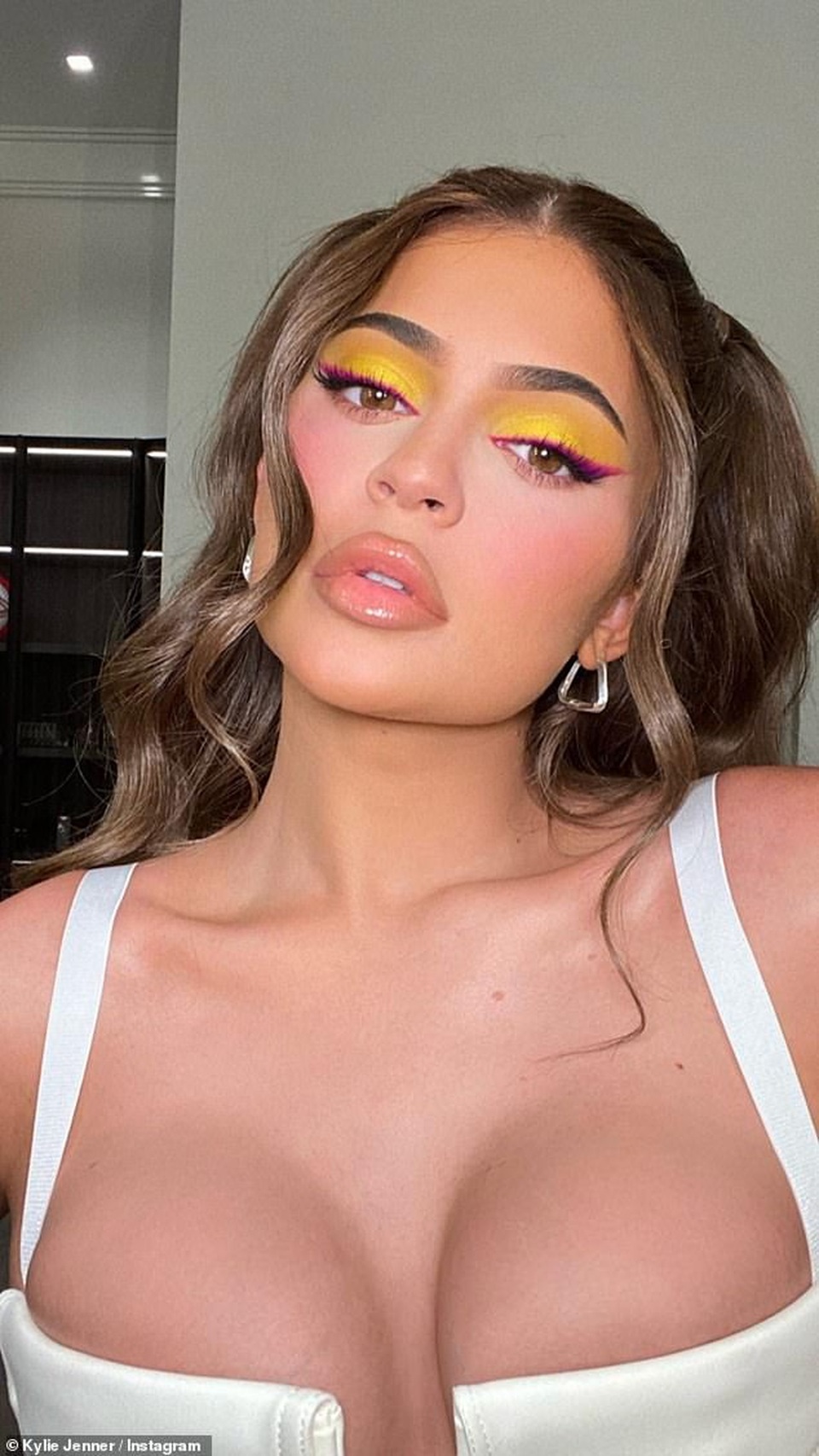 Kylie Jenner liên tục tung ảnh quyến rũ - 2